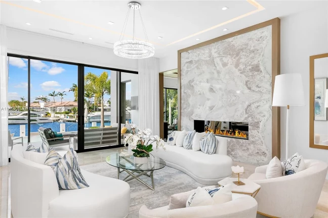 Imagem Casa de Condomínio com 6 Quartos à Venda, 833 m²em Cajuru - Curitiba