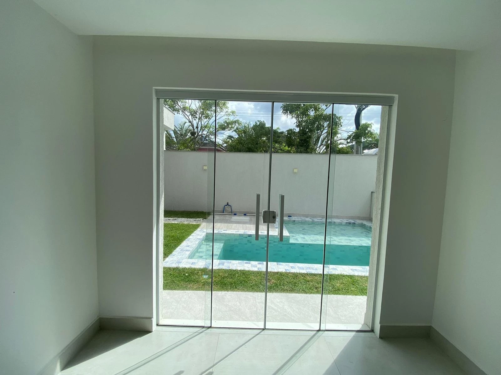 Foto do imóvel: Casa de Condomínio com 4 Quartos à Venda ou Locação, 20 m² em Vargem Pequena - Rio de Janeiro