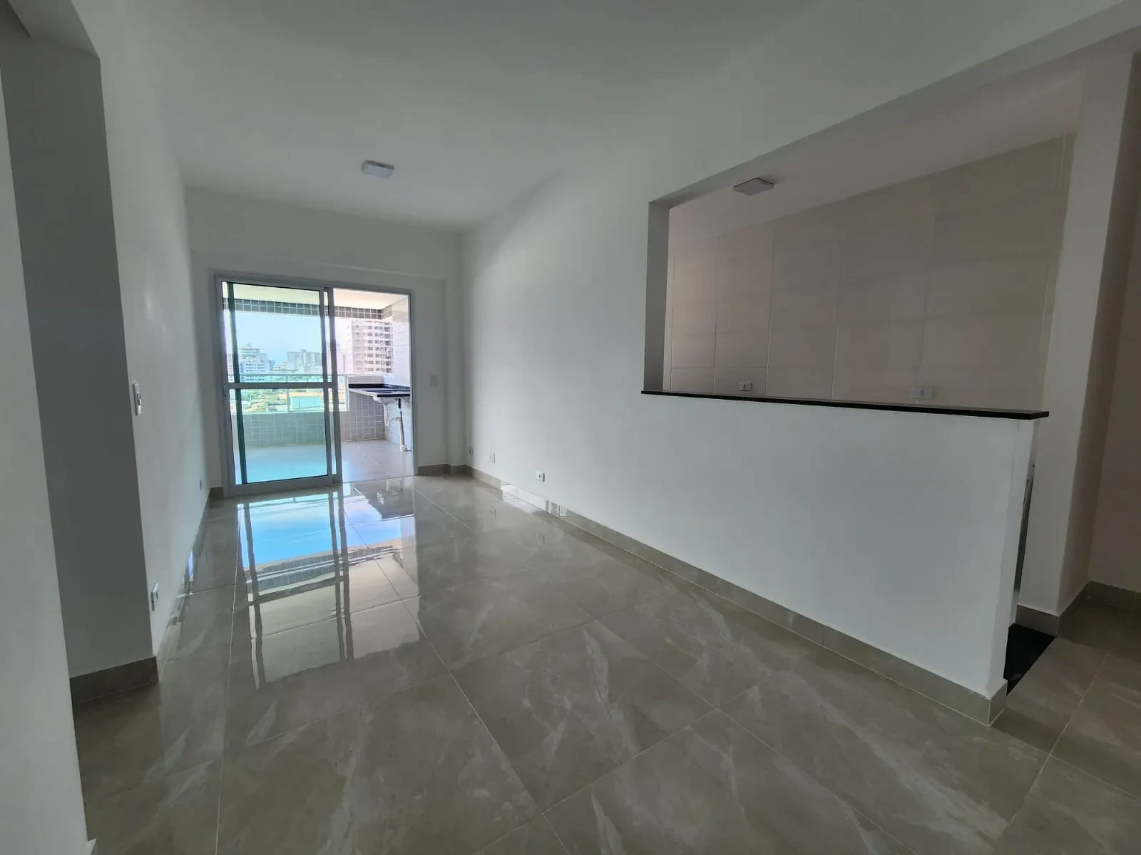 Imagem Apartamento com 2 Quartos à Venda, 8000 metro em Caiçara - Praia Grande