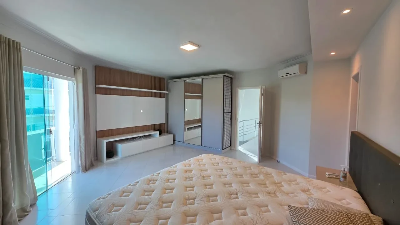 Foto do imóvel: Casa com 4 Quartos à Venda ou Locação, 378 m² em Pedra Branca - Palhoça