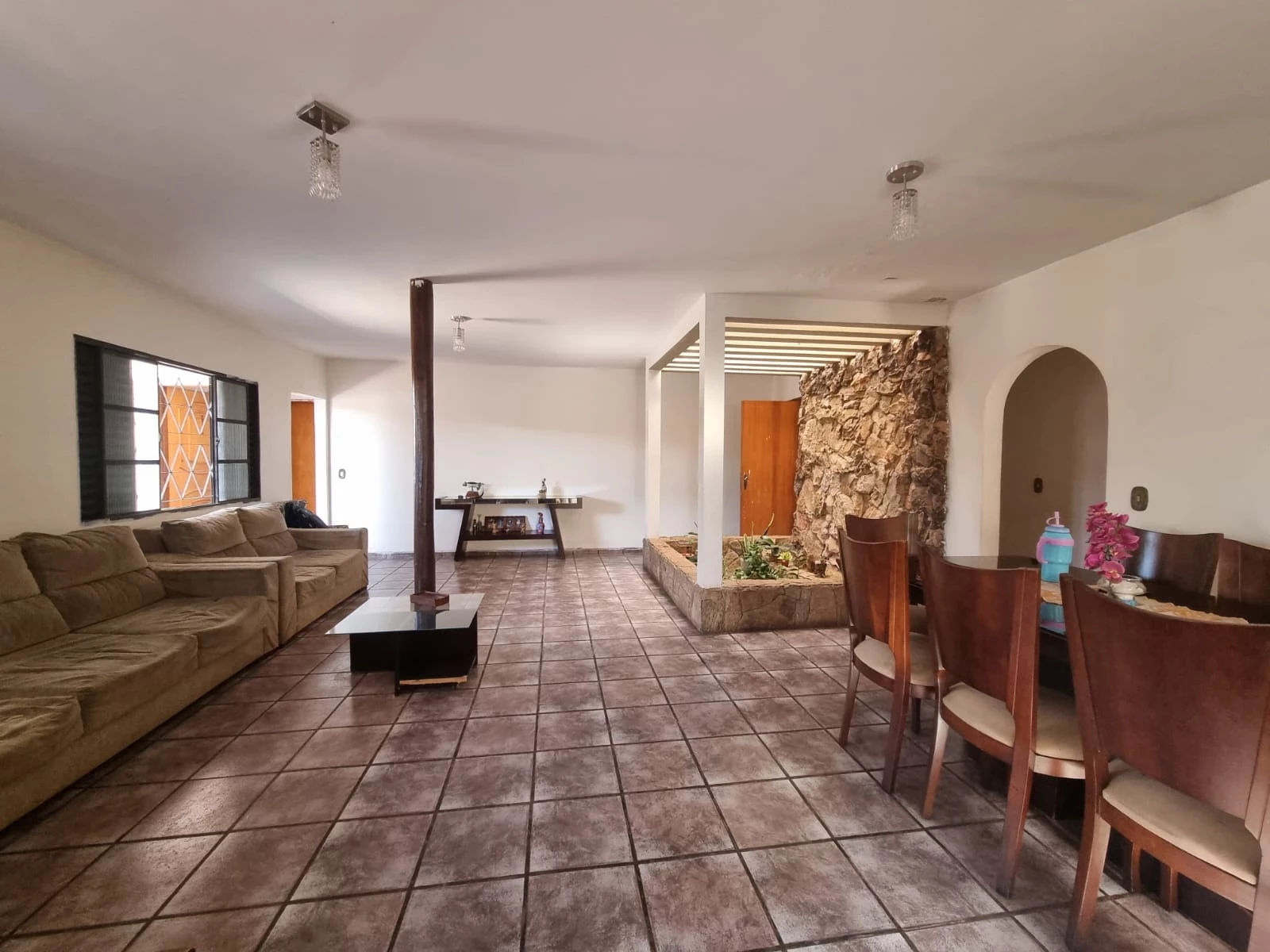 Imagem Casa com 3 Quartos à Venda, 317 m² em Santa Genoveva - Goiânia Imagem Casa com 3 Quartos à Venda, 317 m² em Santa Genoveva - Goiânia
