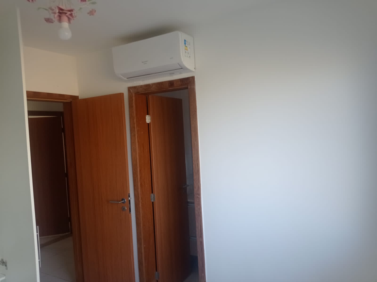 Imagem Casa com 2 Quartos para Alugar, em Vila de Abrantes (Abrantes) - Camaçari