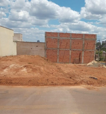 Terreno à Venda, 180 m² em Vila Souto - Bauru