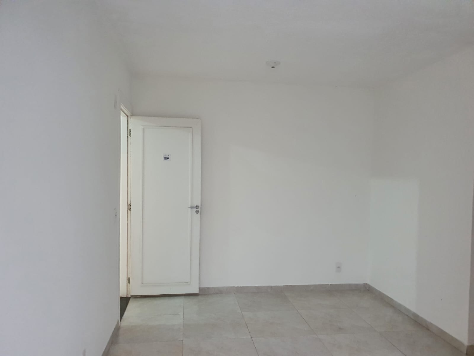 Imagem Apartamento com 2 Quartos para Alugar, 45 m²em Tomás Coelho - Rio de Janeiro
