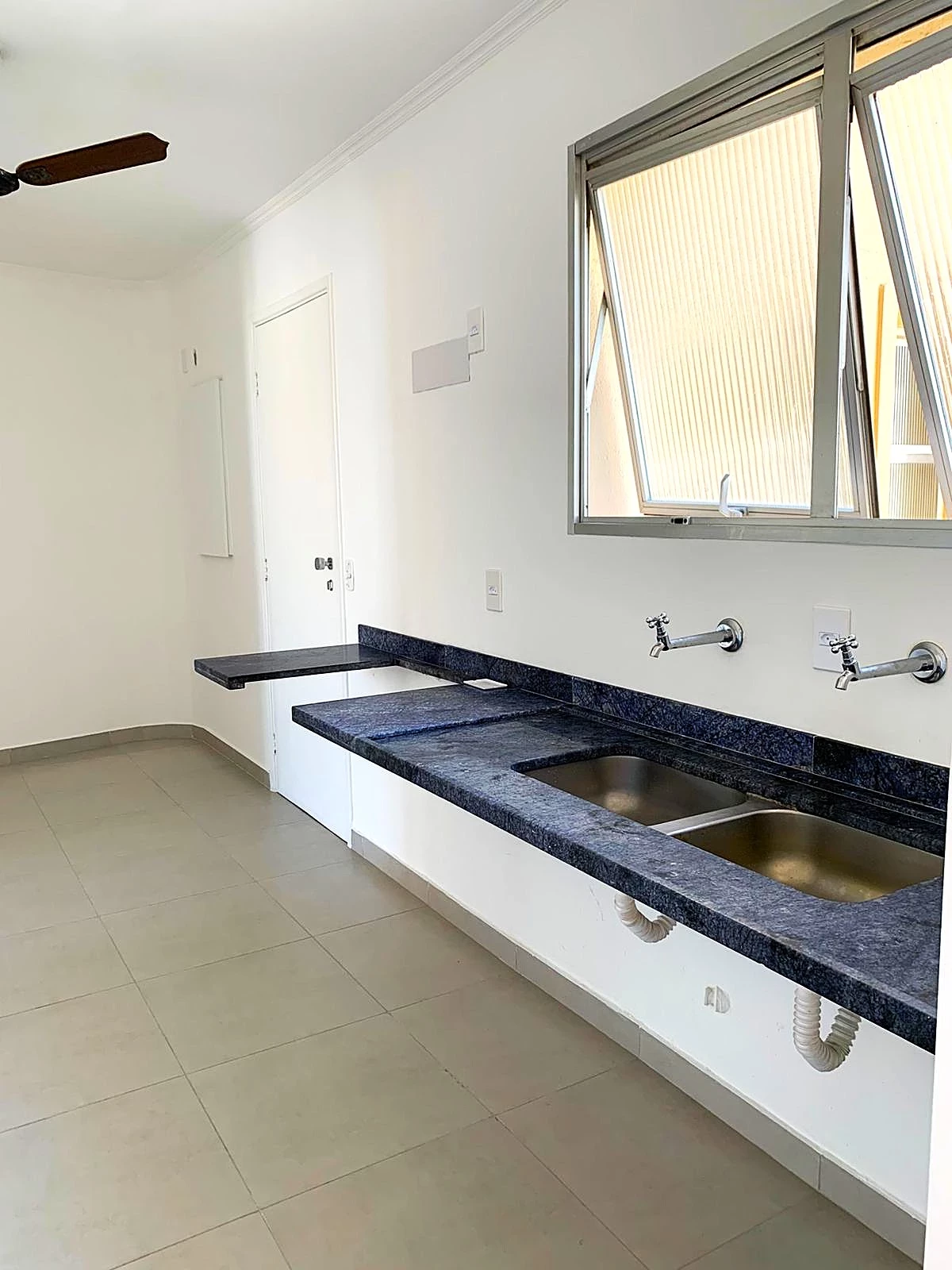 Imagem Apartamento com 3 Quartos à Venda, 129 m² em Pitangueiras - Guarujá