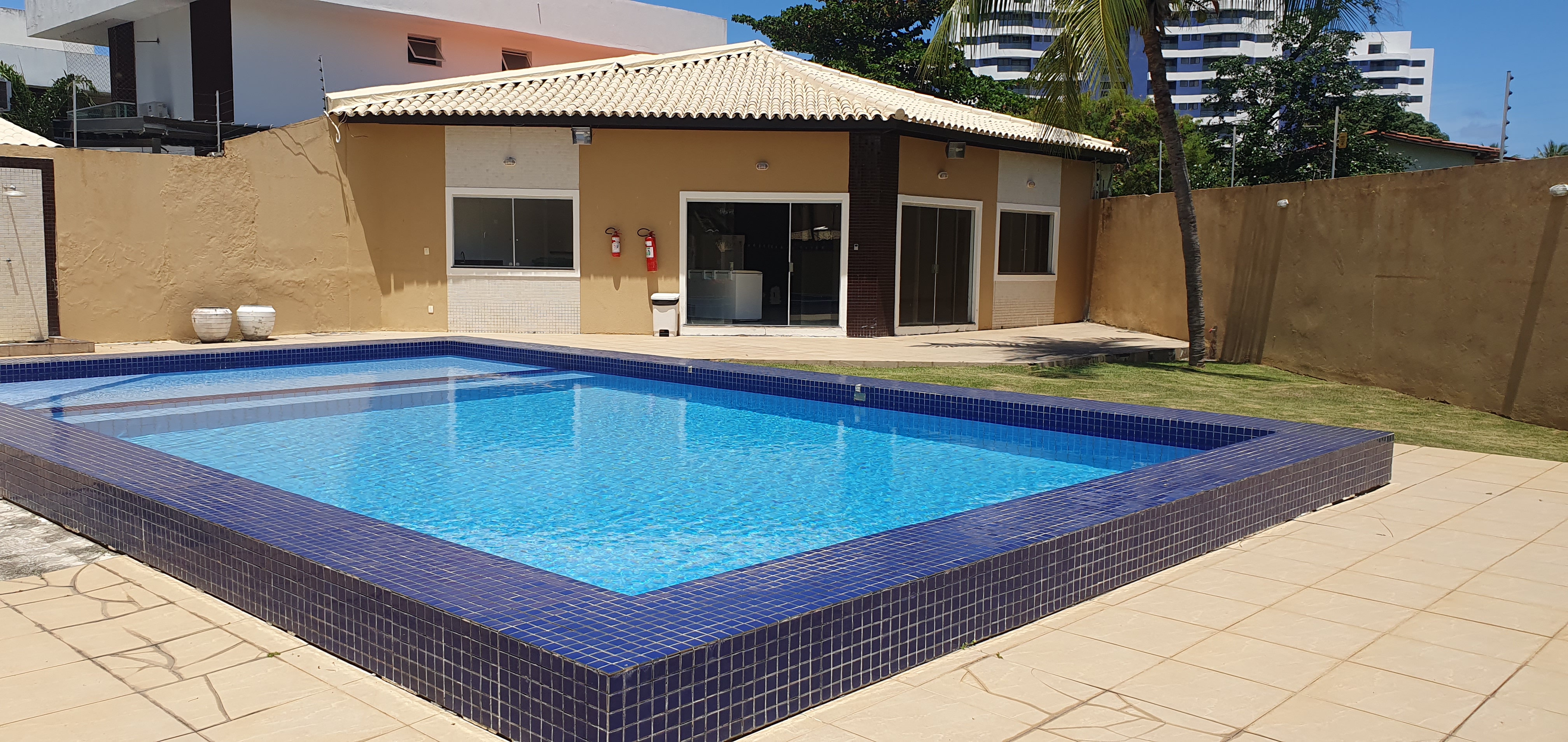 Imagem Casa de Condomínio com 5 Quartos à Venda, 300 m²em Buraquinho - Lauro de Freitas