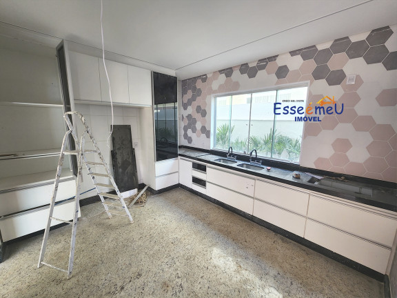 Imagem Casa de Condomínio com 4 Quartos à Venda, 301 m² em Jardins Madri - Goiânia