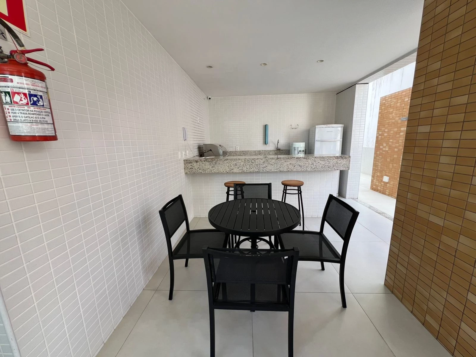 Imagem Apartamento com 1 Quarto para Alugar, 44 m² em Canela - Salvador