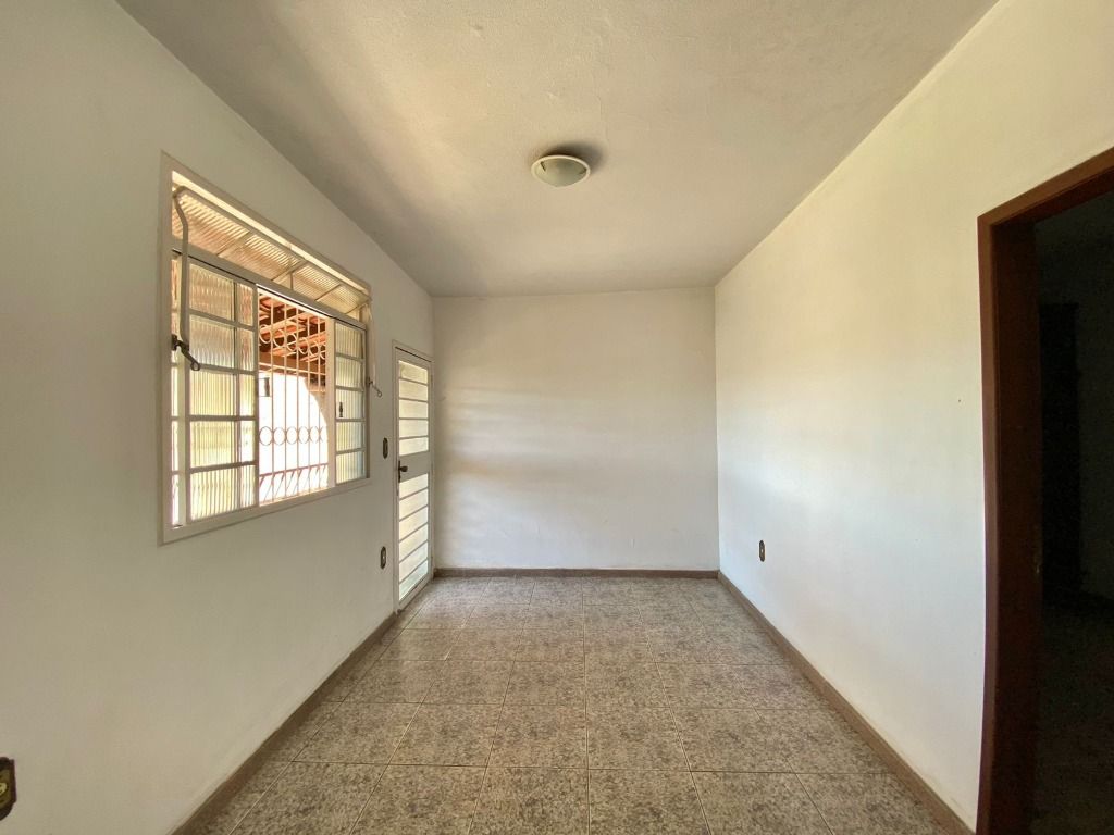 Foto do imóvel: Casa com 2 Quartos à Venda, 110 m² em Planalto - Belo Horizonte