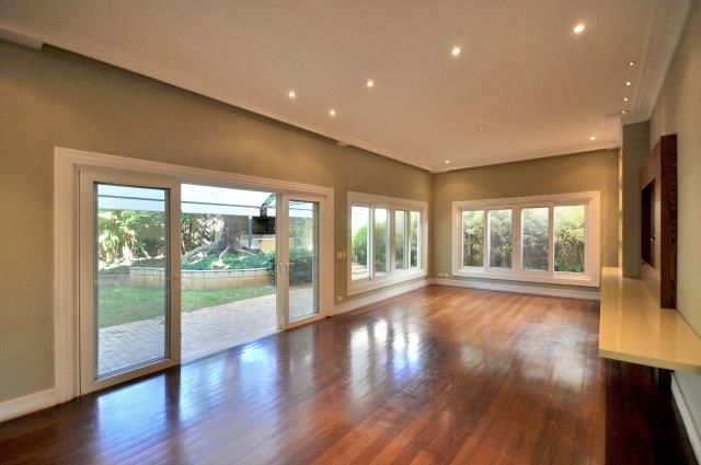 Casa com 4 Quartos à Venda ou Locação, 297 m²em Alto de Pinheiros - São Paulo