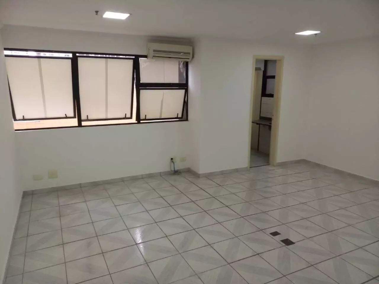 Imagem Sala Comercial à Venda ou Locação, 37 m² em Indianópolis - São Paulo