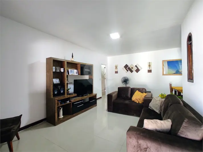 Imagem Casa com 3 Quartos à Venda, 200 m²em Piratininga - Niterói