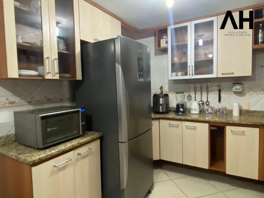 Imagem Casa com 3 Quartos à Venda, 360 m²em Piratininga - Niterói