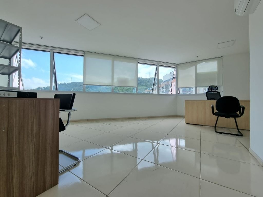 Sala Comercial à Venda, 28 m²em Santa Rosa - Niterói