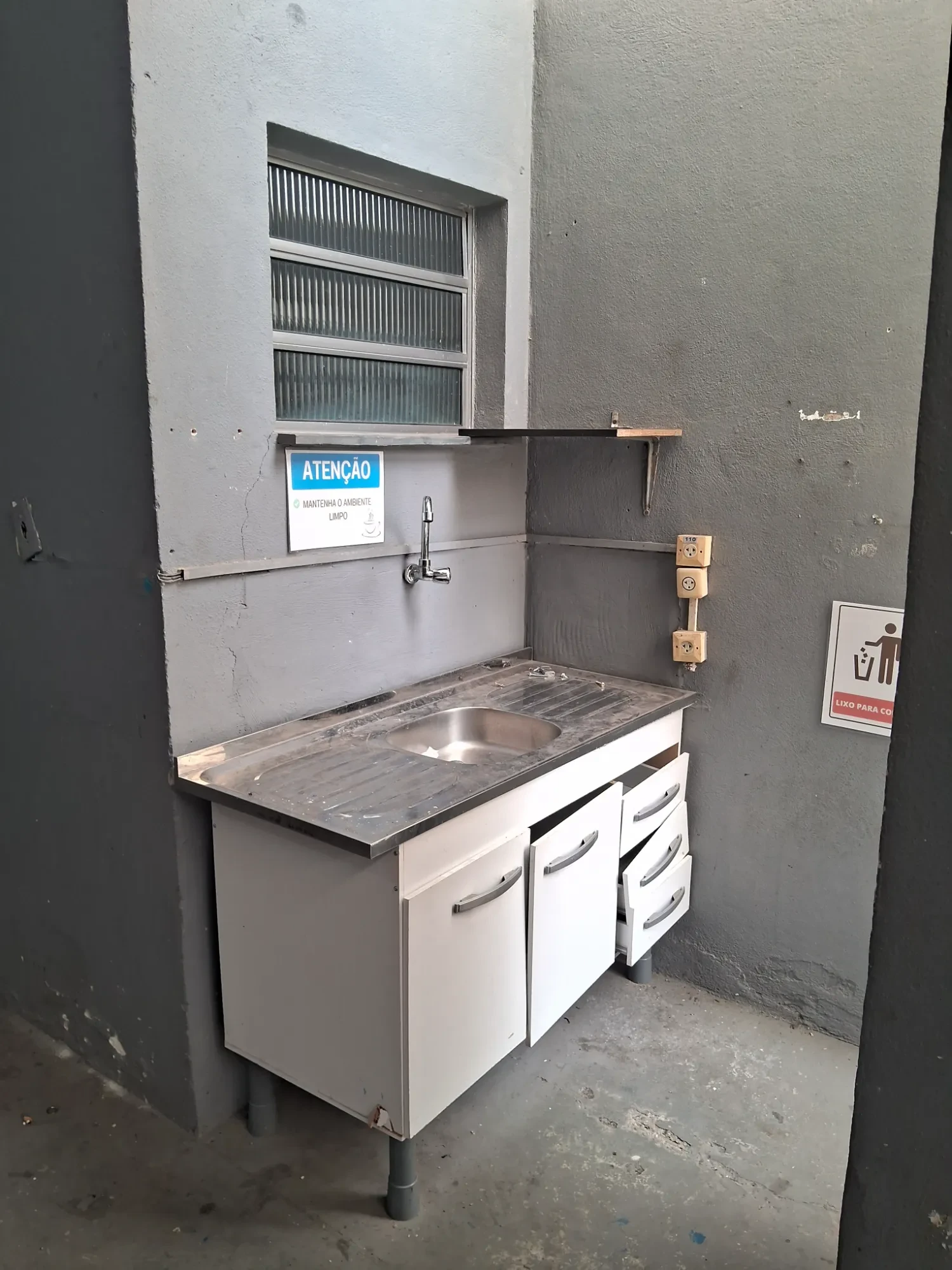 Foto do imóvel: Galpão para Alugar, 349 m² em Vila Anastácio - São Paulo