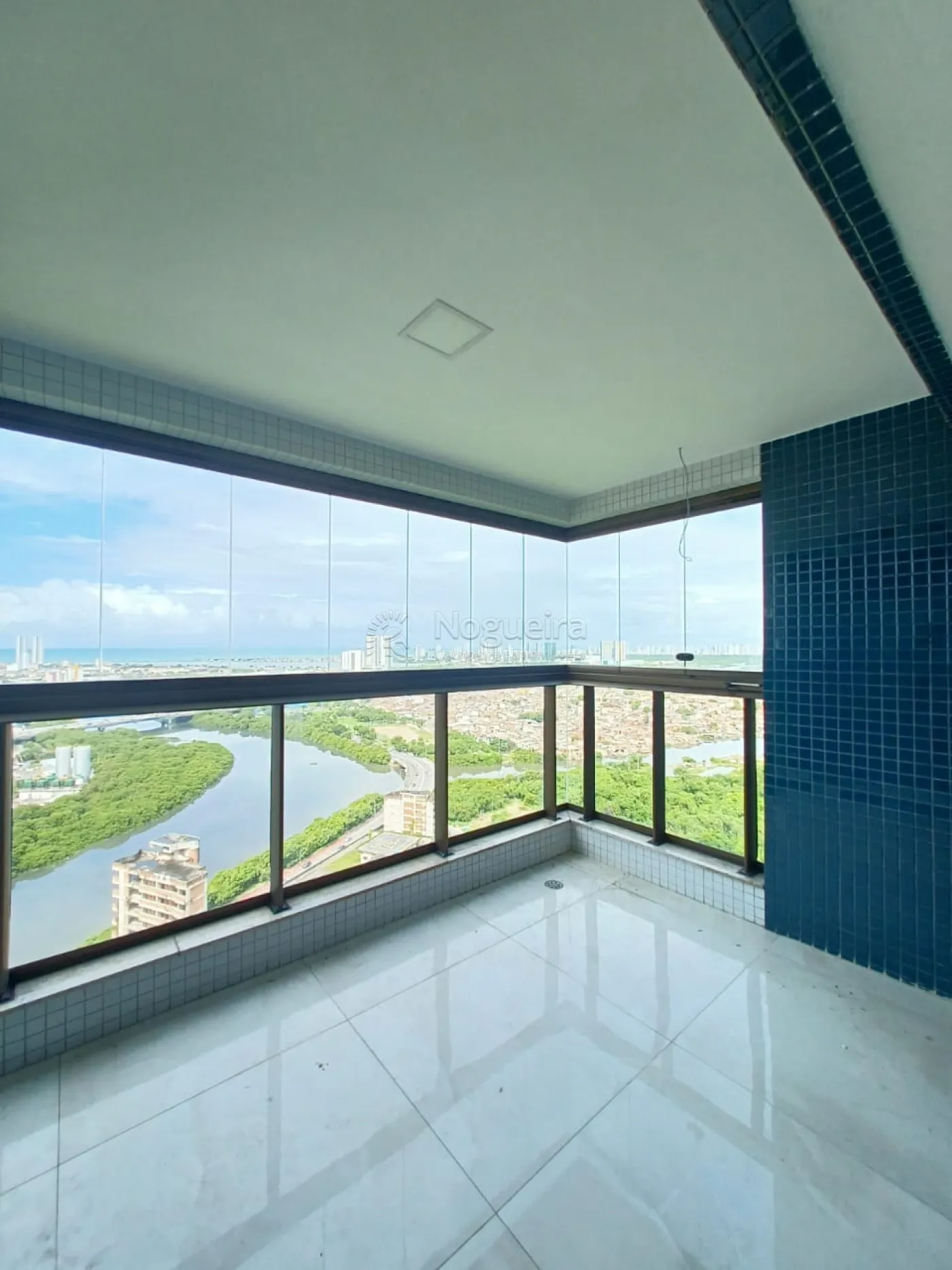 Imagem Apartamento com 3 Quartos à Venda, 135 m²em Ilha do Retiro - Recife
