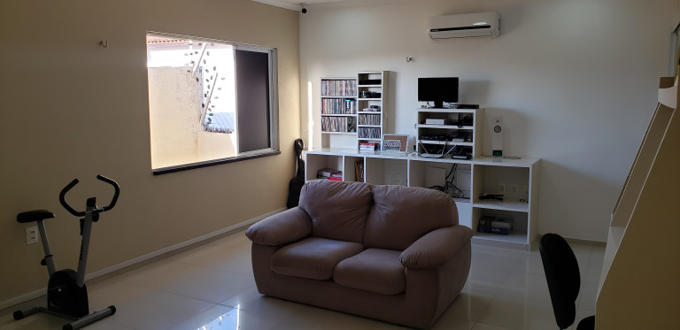 Imagem Sobrado com 4 Quartos à Venda, 140 m² em Jardim das Oliveiras - Fortaleza