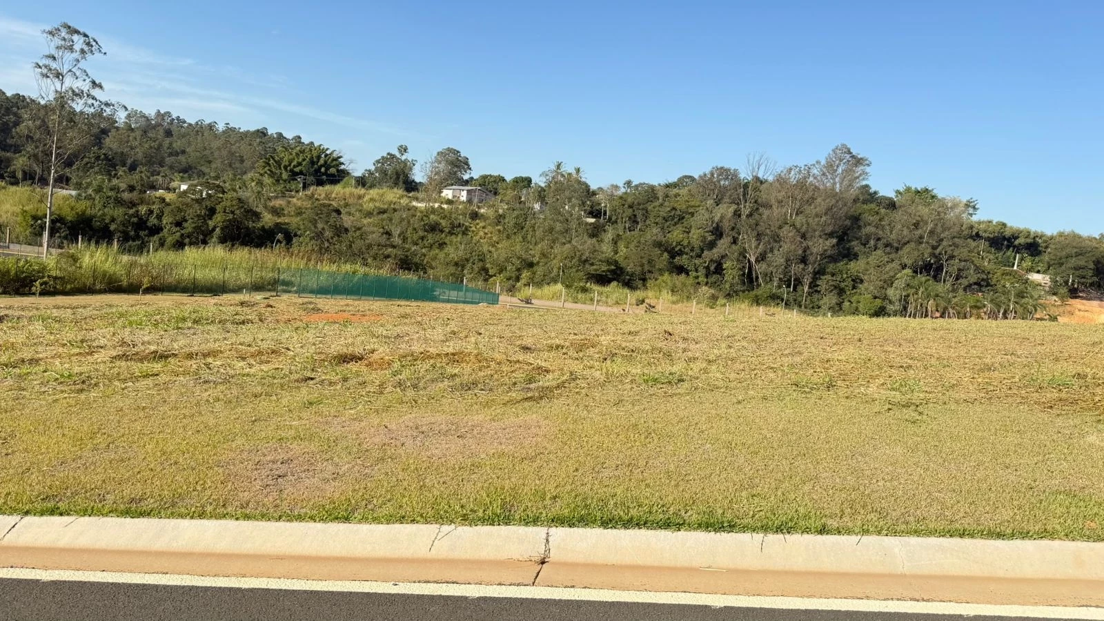 Terreno em Condomínio à Venda, 1.000 m² em Ivoturucaia - Jundiaí