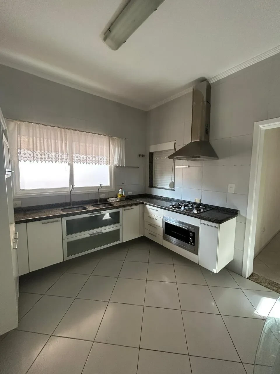 Foto do imóvel: Casa de Condomínio com 3 Quartos para Alugar, 200 metro em Cidade Jardim - Jacareí