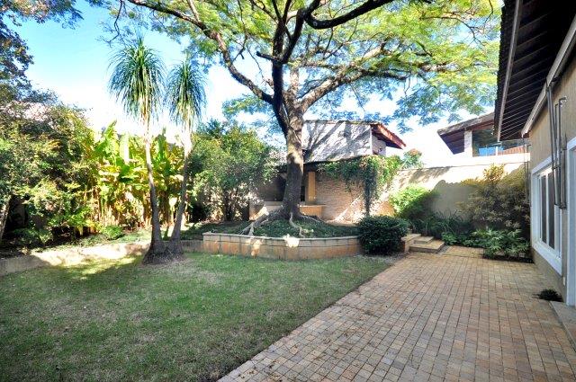 Imagem Casa com 4 Quartos à Venda ou Locação, 297 m²em Alto de Pinheiros - São Paulo