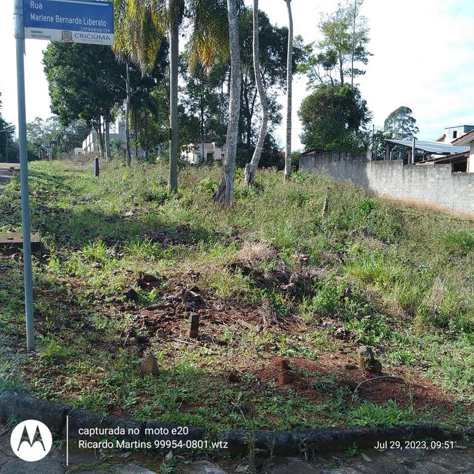 Imagem Terreno à Venda ou Locação, 405 m²em São Defende - Criciúma