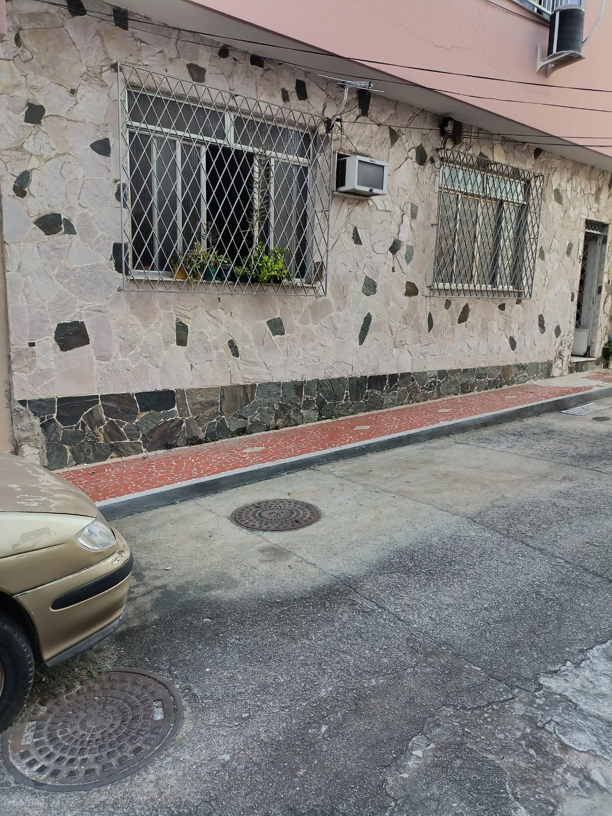 Foto do imóvel: Casa com 2 Quartos à Venda, 200 m² em Todos os Santos - Rio de Janeiro