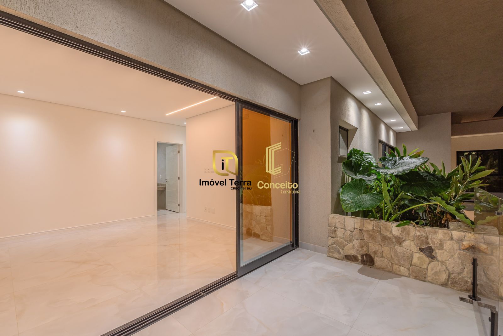 Imagem Casa de Condomínio com 5 Quartos à Venda, 356 m² em Cidade Alpha - Eusébio