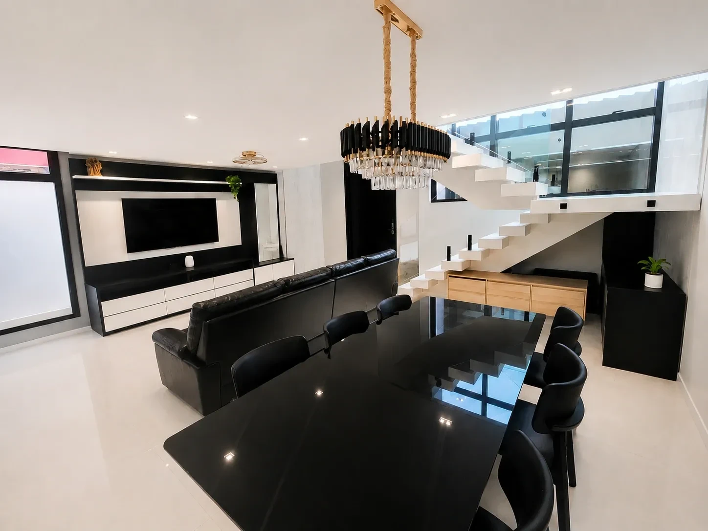 Sobrado com 5 Quartos à Venda, 271 m² em Jardim Casqueiro - Cubatão