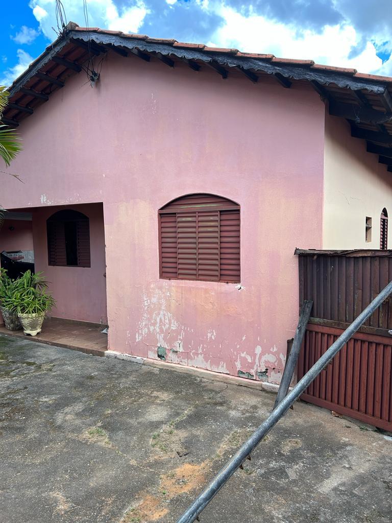 Imagem Casa com 3 Quartos à Venda, 211 m²em Jardim América - Goiânia