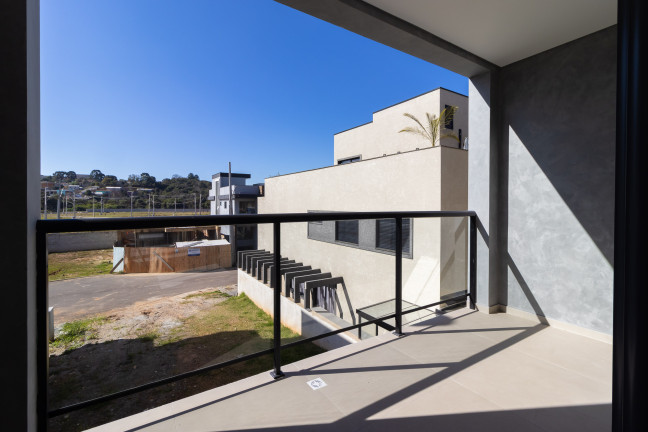 Imagem Sobrado com 3 Quartos à Venda, 300 m² em Santa Cândida - Curitiba