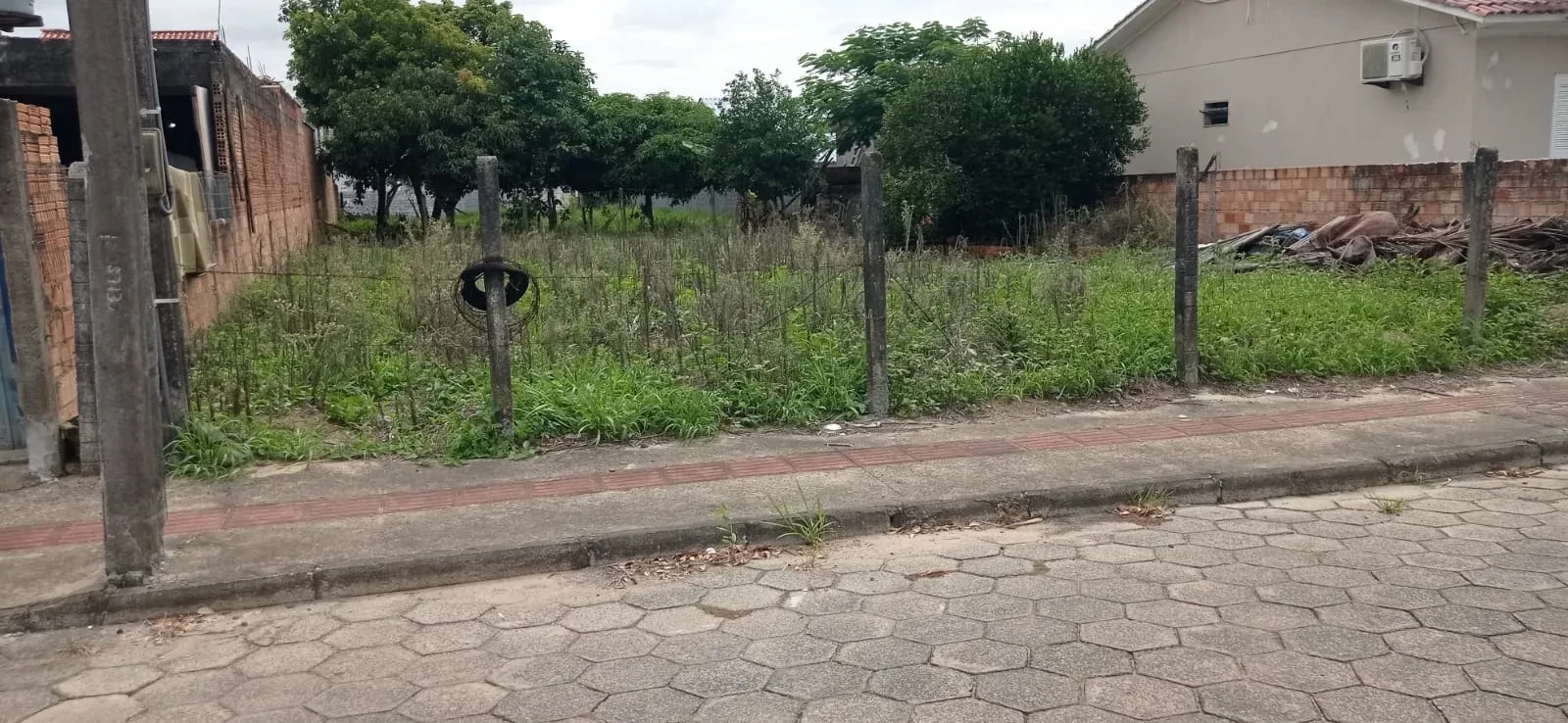 Foto do imóvel: Terreno à Venda, 300 m² em Sombrio - Sombrio
