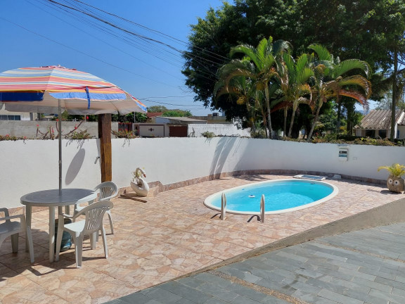 Imagem Casa com 3 Quartos à Venda, 182 m² em Centro - Peruíbe