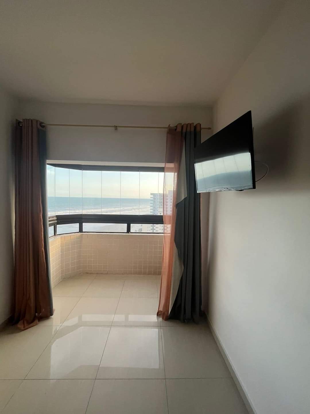 Imagem Cobertura com 1 Quarto à Venda, 84 m² em Maracanã - Praia Grande