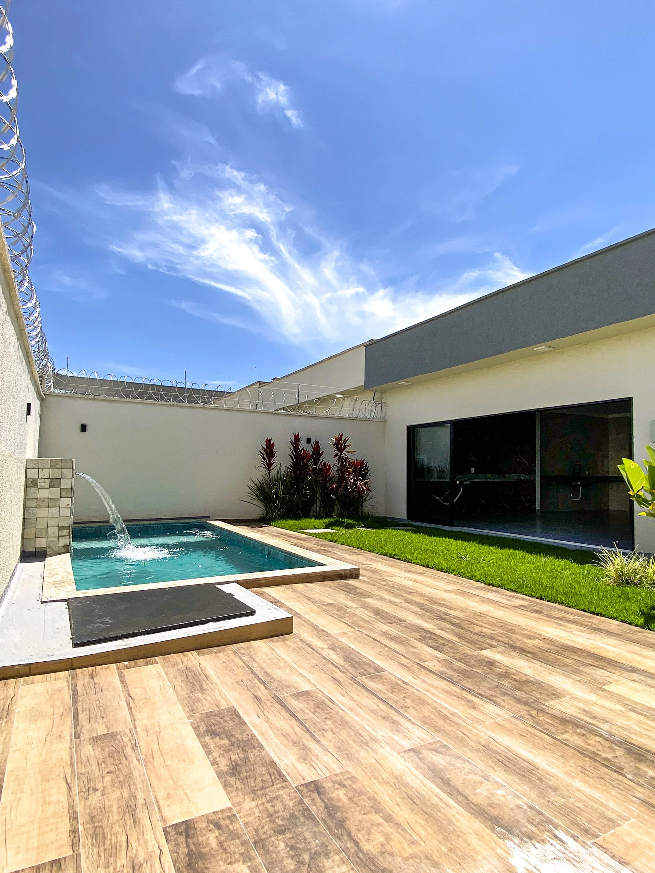 Imagem Casa com 4 Quartos à Venda, 205 m² em Das Indústrias - Senador Canedo