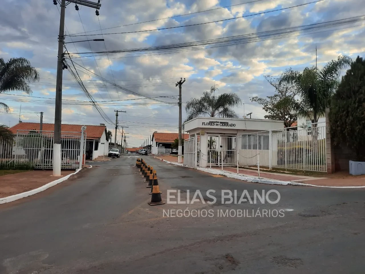 Imagem Casa de Condomínio com 3 Quartos à Venda, 122 m² em Residencial Florais do Planalto - Valparaíso de Goiás