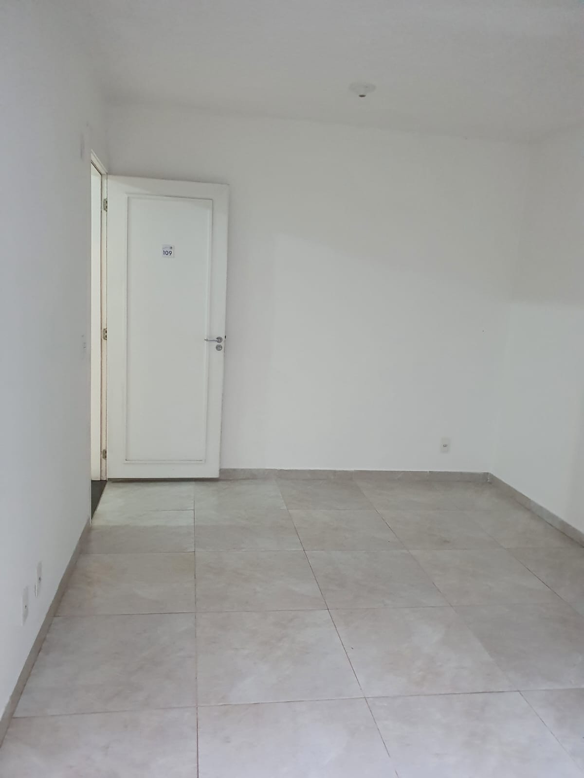 Imagem Apartamento com 2 Quartos para Alugar, 45 m²em Tomás Coelho - Rio de Janeiro
