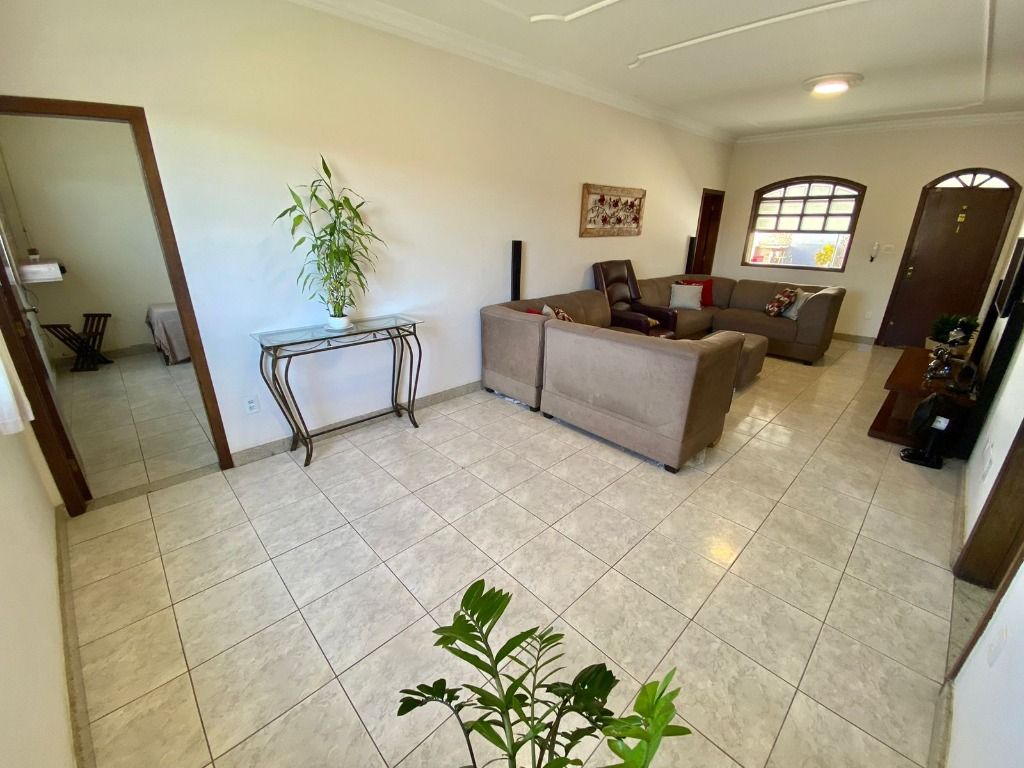 Imagem Casa com 3 Quartos à Venda, 250 m² em Santa Mônica - Belo Horizonte