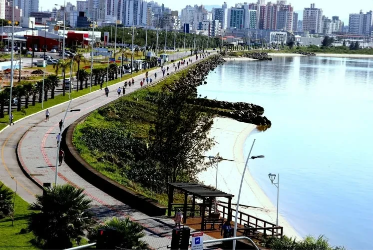 Imagem Sobrado com 4 Quartos à Venda, 398 m² em Centro - São José