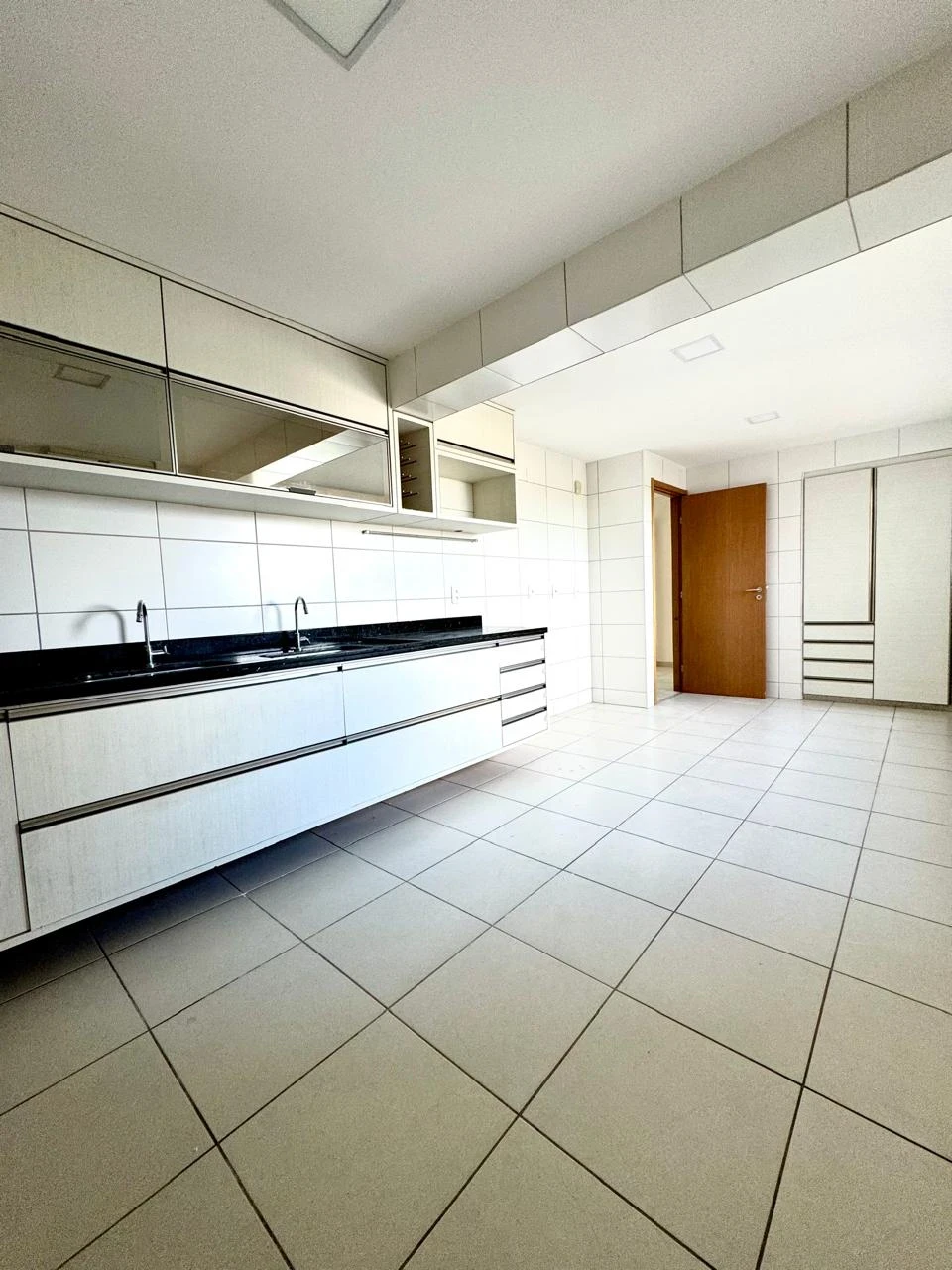 Imagem Apartamento com 5 Quartos para Alugar, 207 m² em Monteiro - Recife