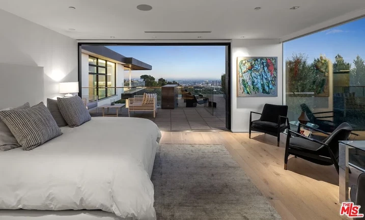 Foto do imóvel: Casa de Condomínio com 6 Quartos à Venda, 933 m²em Alphaville Residencial Um - Barueri