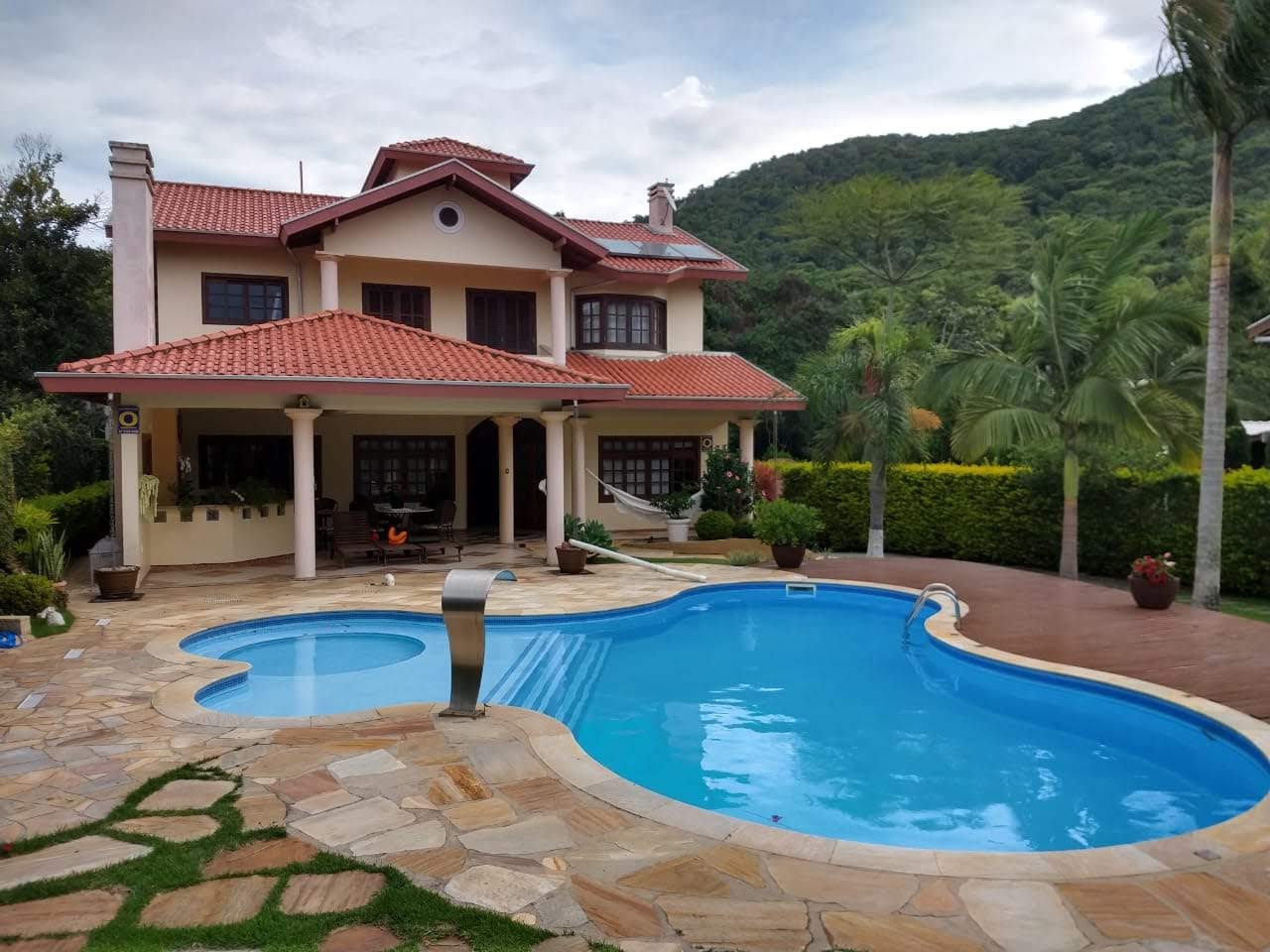 Casa com 4 Quartos à Venda, 351 m²em Praia das Taquaras - Balneário Camboriú