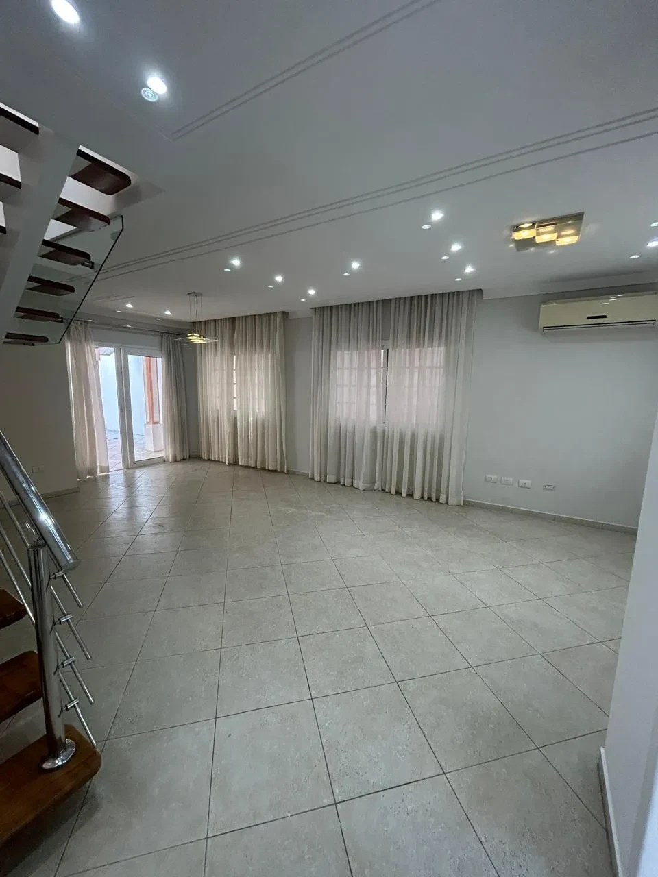 Foto do imóvel: Casa de Condomínio com 3 Quartos para Alugar, 200 metro em Cidade Jardim - Jacareí