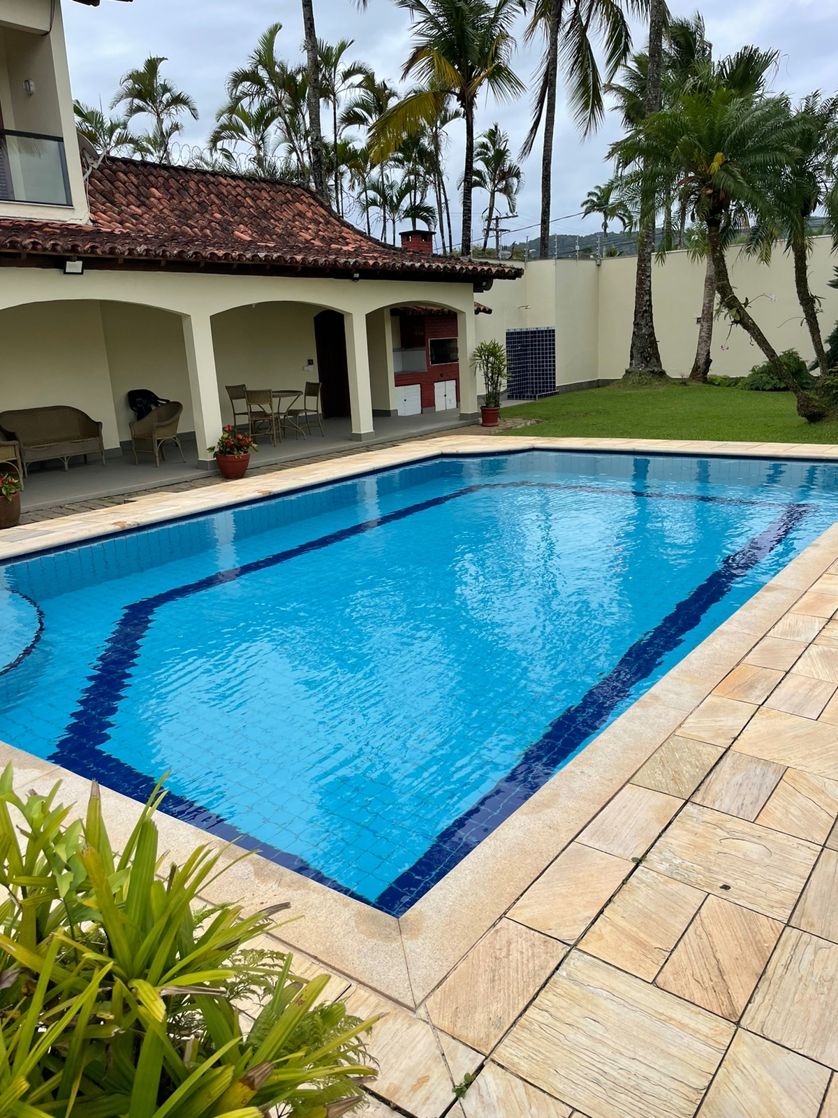Sobrado com 6 Quartos para Temporada, 600 m²em Jardim Virgínia - Guarujá