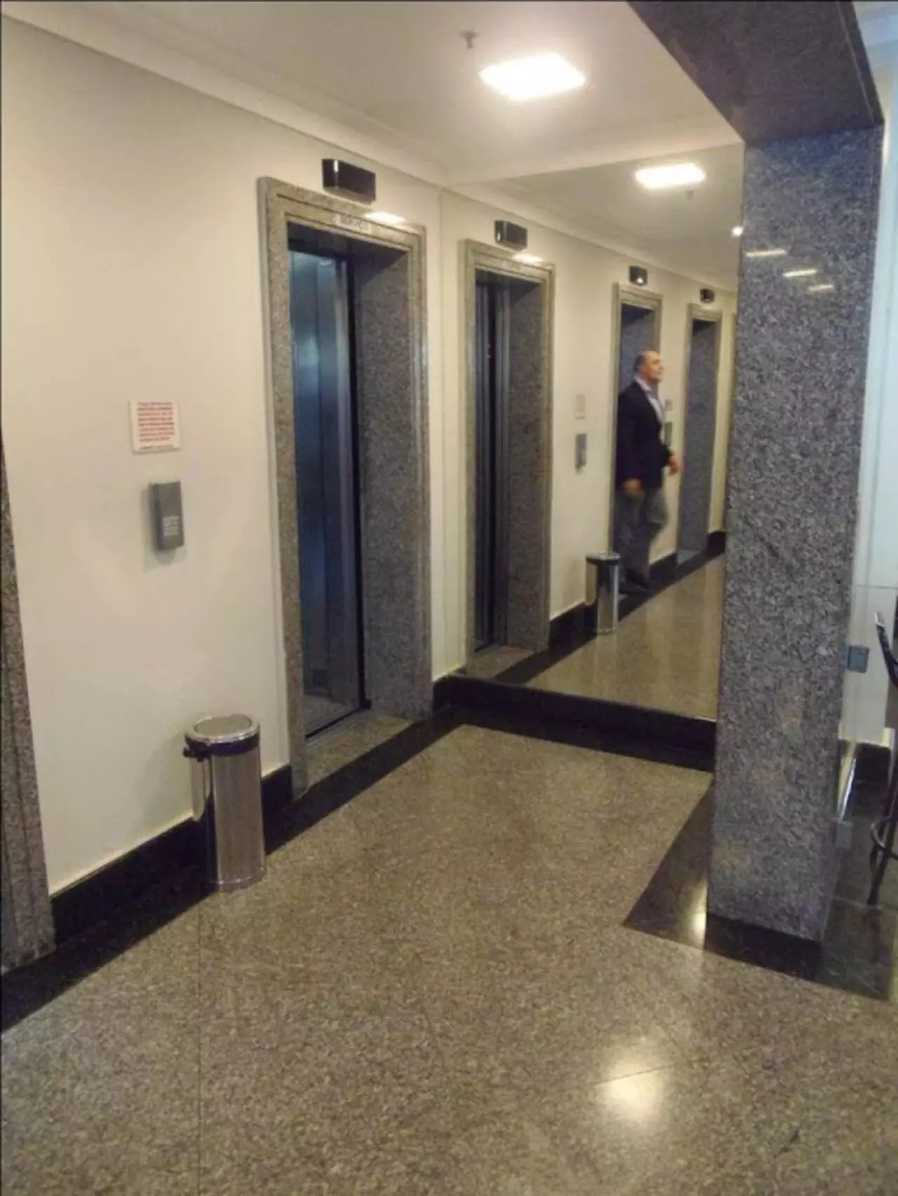 Imagem Sala Comercial à Venda ou Locação, 88 m²em Vila Olímpia - São Paulo