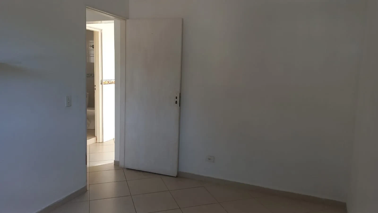 Imagem Casa com 1 Quarto para Alugar, 40 metro em Jardim Daysy - São Paulo