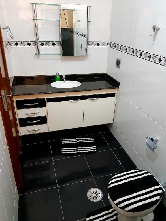 Imagem Casa com 4 Quartos para Temporada, 300 m²em Jardim Virgínia - Guarujá