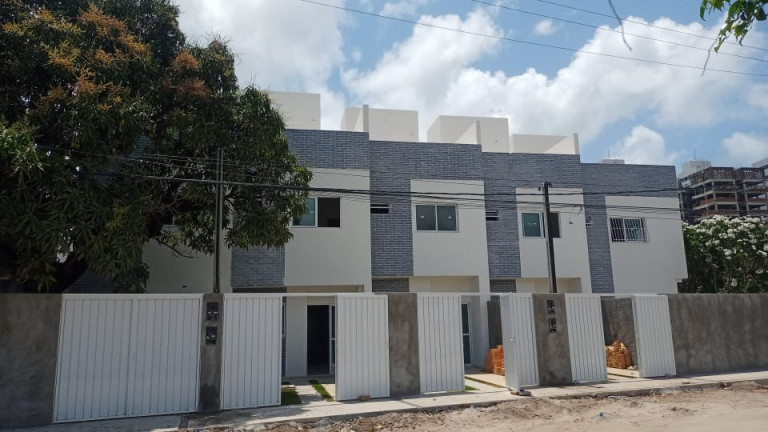 Casa com 3 Quartos à Venda,  em Casa Caiada - Olinda