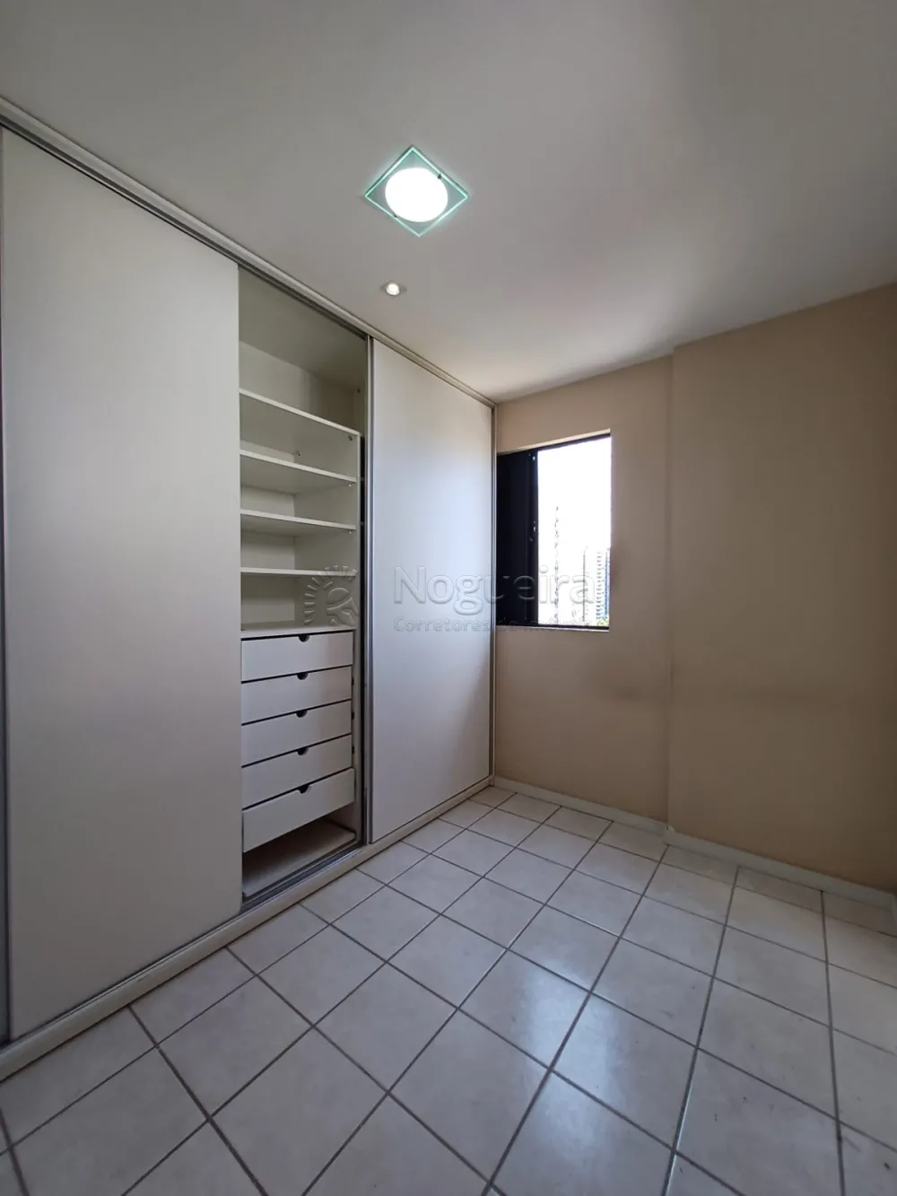 Imagem Apartamento com 2 Quartos à Venda, 61 m²em Espinheiro - Recife