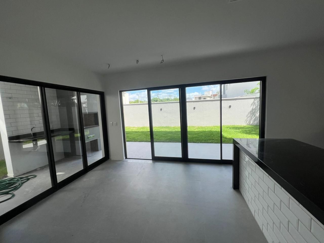 Imagem Casa de Condomínio com 4 Quartos à Venda, 295 m² em Cidade Alpha - Eusébio