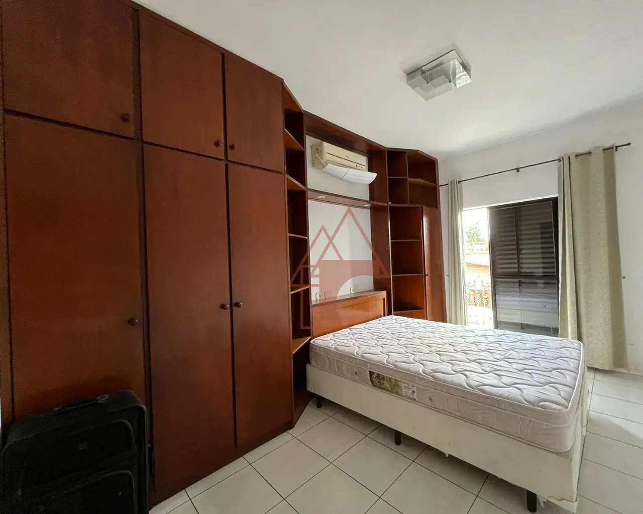 Imagem Sobrado com 4 Quartos à Venda, 367 metro em Vila Ponte Nova - Cubatão